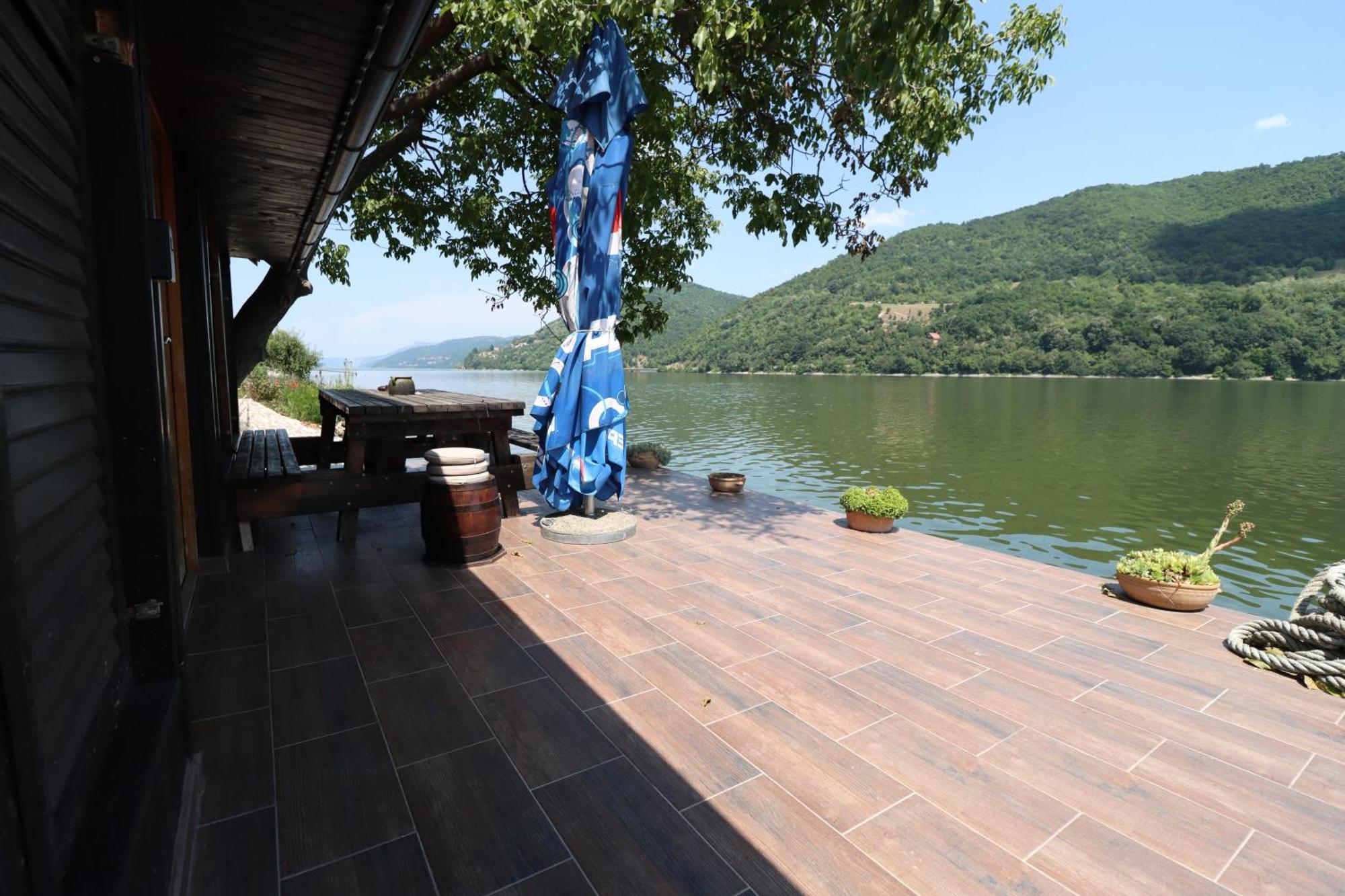 Dunavska Vila Milosavljevic โดนยี มิลาโนวัซ ภายนอก รูปภาพ