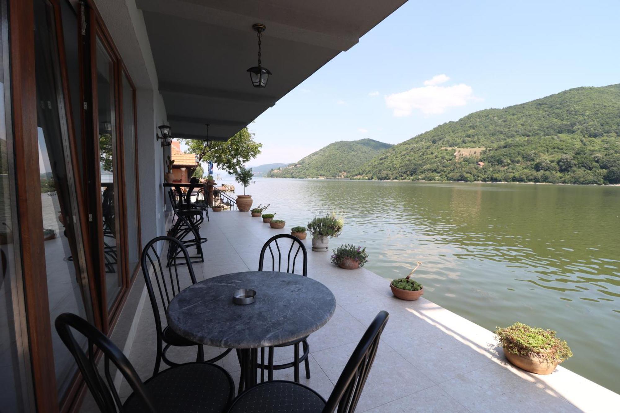 Dunavska Vila Milosavljevic โดนยี มิลาโนวัซ ภายนอก รูปภาพ
